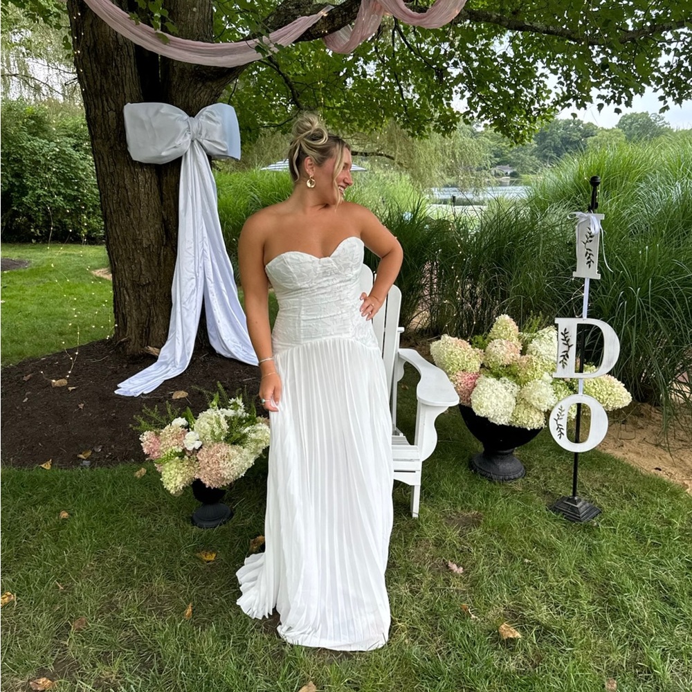 White pleated Lulus gown. Perfect for any bridal event!